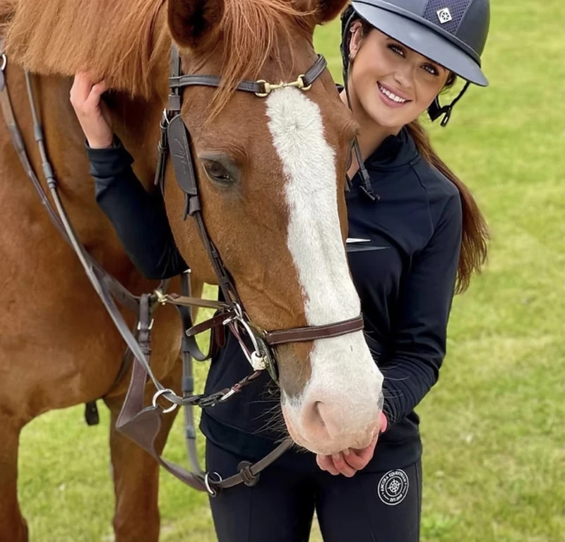 Ella Jones, Fashion & Beauty female founder UK Ella Jones – female entrepreneur and founder of Ancora Equestrian, a UK Fashion & Beauty business