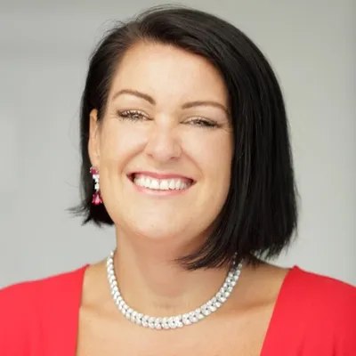 Hayley Parsons, Tech & Innovation female founder UK Hayley Parsons – female entrepreneur and founder of GoCompare, a UK Tech & Innovation business