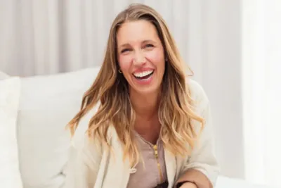 Hollie King, Health & Wellness female founder UK Hollie King – female entrepreneur and founder of Sweet Bee Organics, a UK Health & Wellness business
