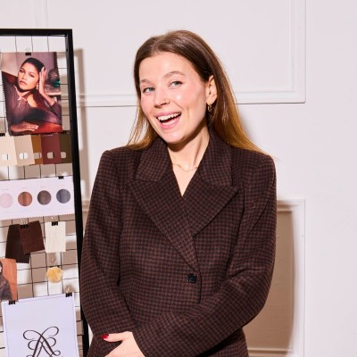 Isobel Perl, Health & Wellness female founder UK Isobel Perl – female entrepreneur and founder of Isobel Perl, a UK Health & Wellness business
