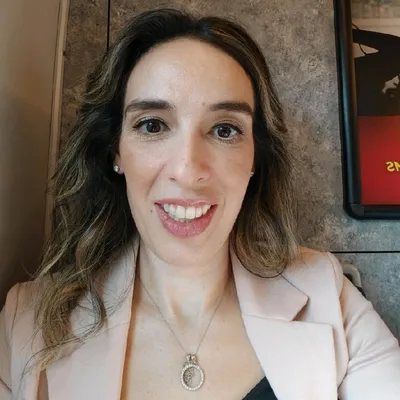 Lara Scarfe, Tech & Innovation female founder UK Lara Scarfe – female entrepreneur and founder of XRAI Glass, a UK Tech & Innovation business