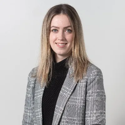 Laura Salisbury, Health & Wellness female founder UK Laura Salisbury – female entrepreneur and founder of KnitRegen, a UK Health & Wellness business